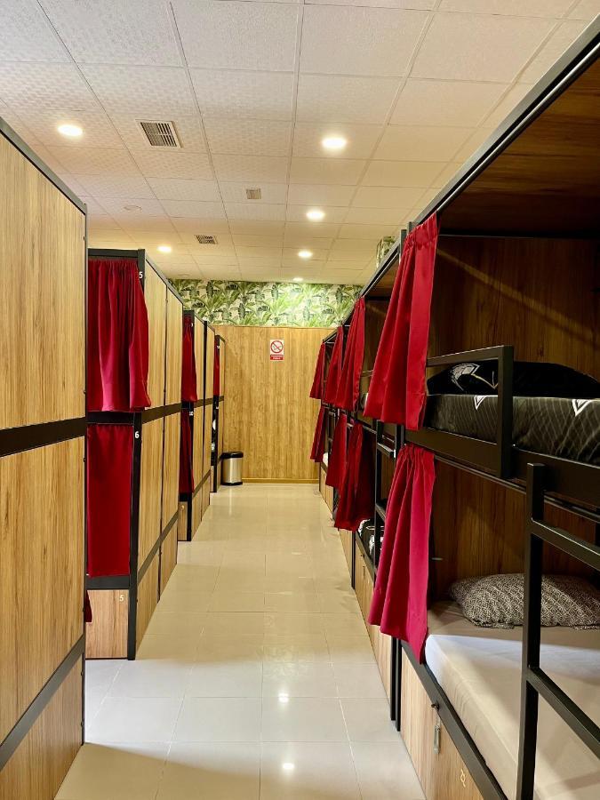 Velvet Hostel Madrid Ngoại thất bức ảnh