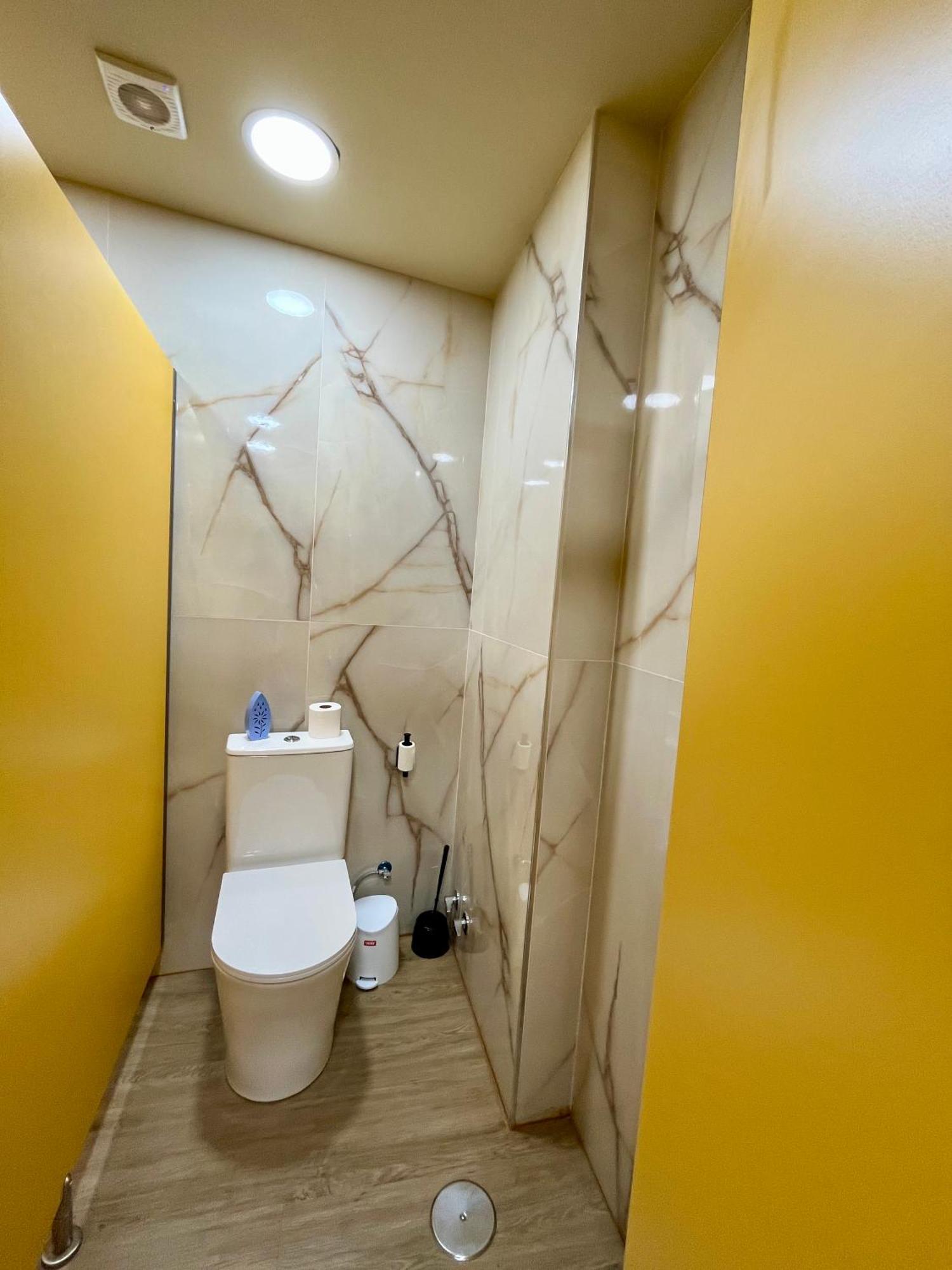 Velvet Hostel Madrid Ngoại thất bức ảnh