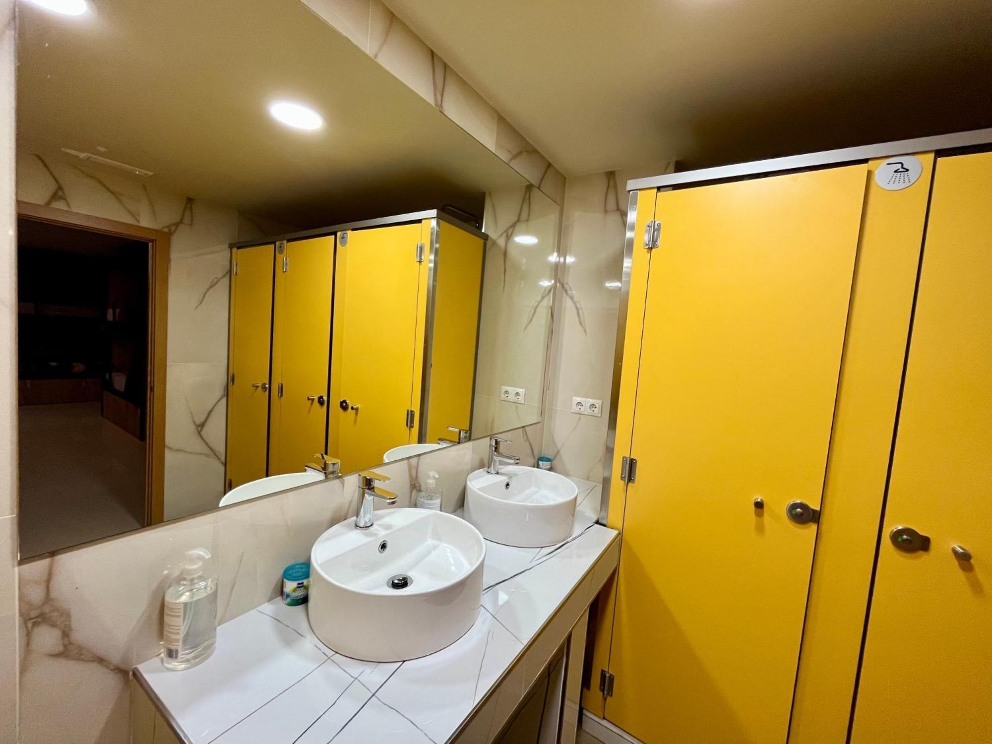 Velvet Hostel Madrid Ngoại thất bức ảnh
