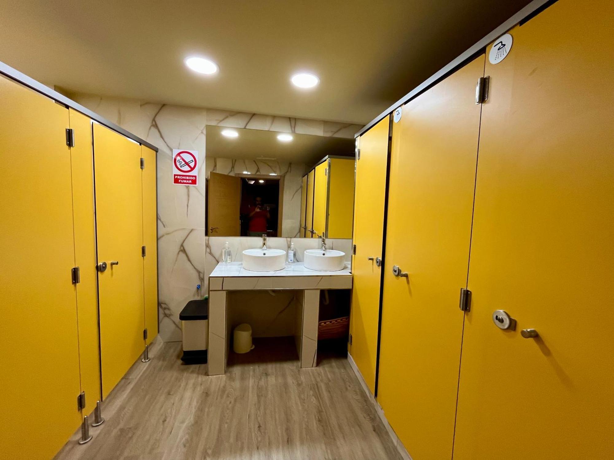 Velvet Hostel Madrid Ngoại thất bức ảnh