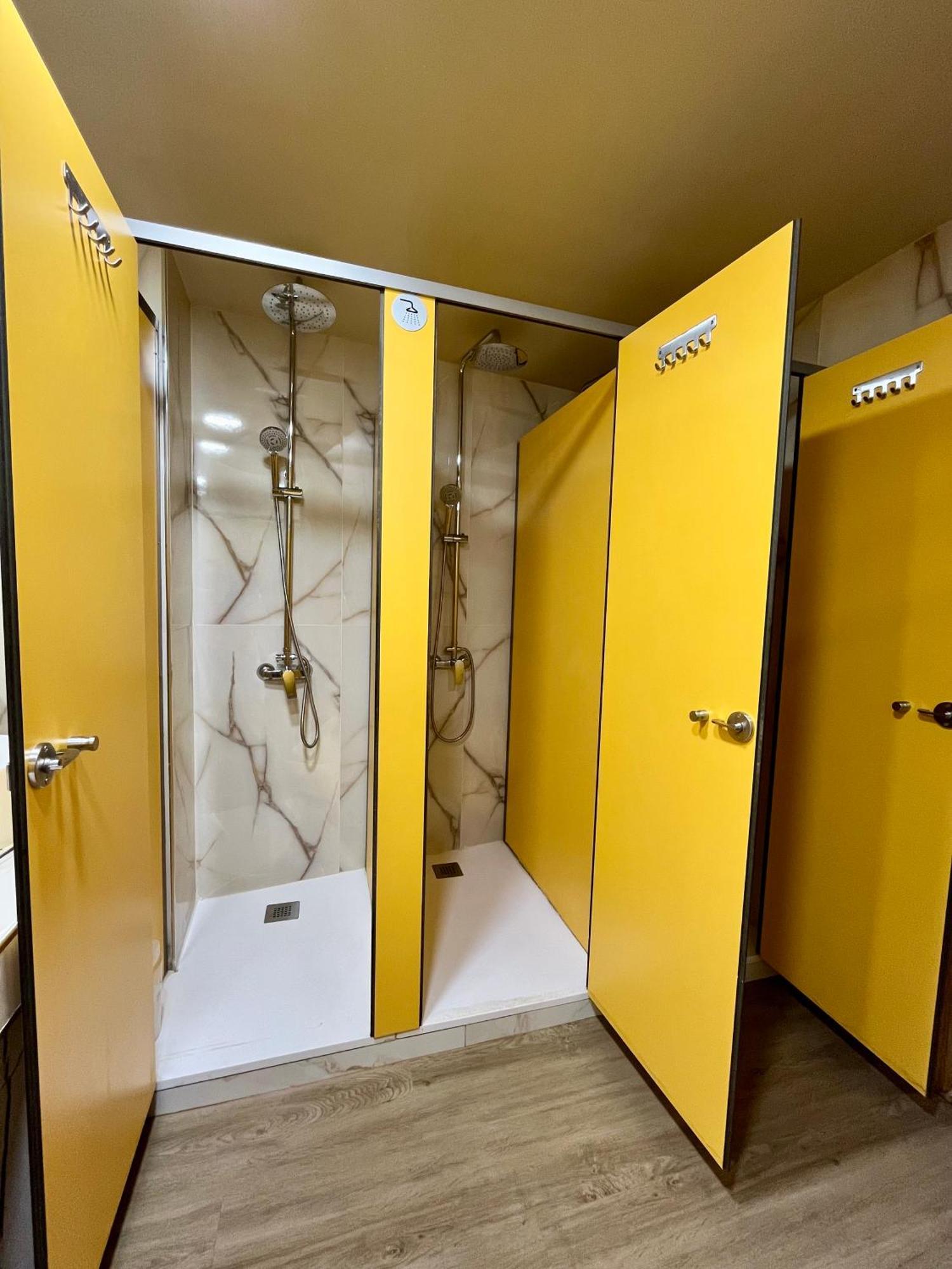Velvet Hostel Madrid Ngoại thất bức ảnh