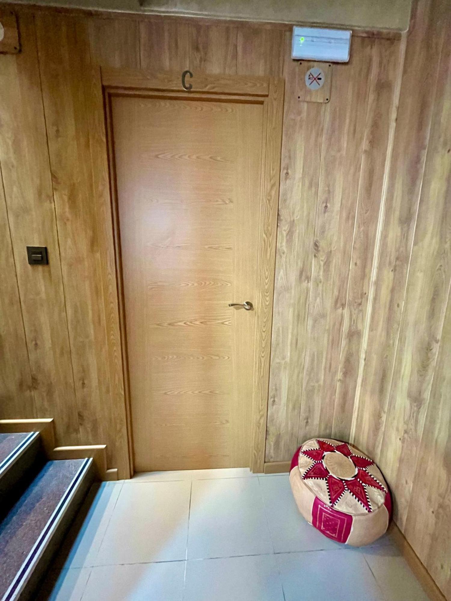 Velvet Hostel Madrid Ngoại thất bức ảnh