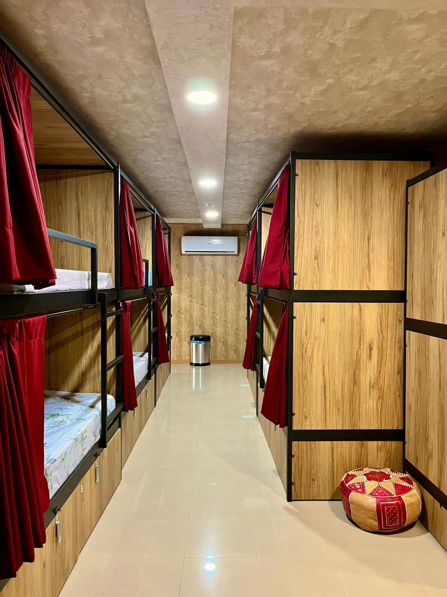 Velvet Hostel Madrid Ngoại thất bức ảnh