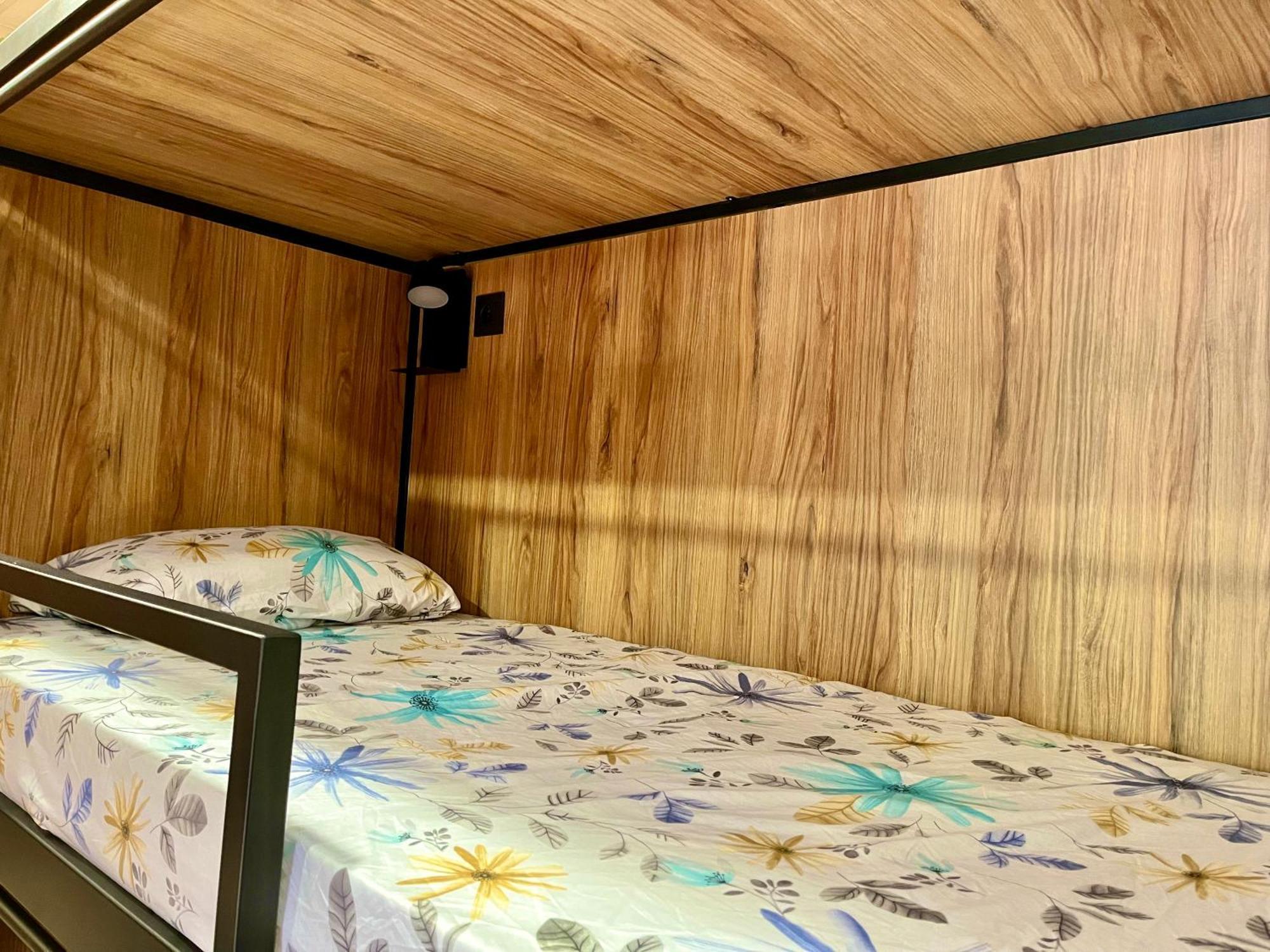 Velvet Hostel Madrid Ngoại thất bức ảnh